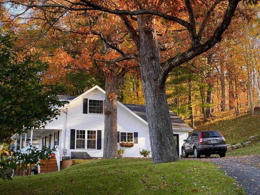 Cozy Cottage, Hot Tub, Fire Pit, 15Min To Hudson And Hiking Catskill Bagian luar foto