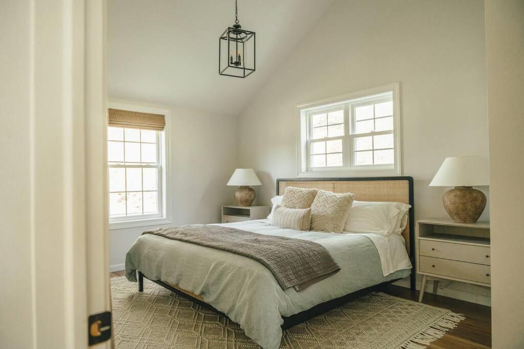 Cozy Cottage, Hot Tub, Fire Pit, 15Min To Hudson And Hiking Catskill Bagian luar foto