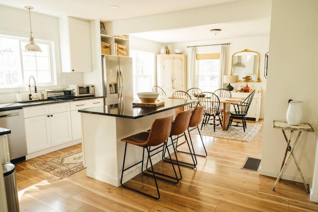 Cozy Cottage, Hot Tub, Fire Pit, 15Min To Hudson And Hiking Catskill Bagian luar foto