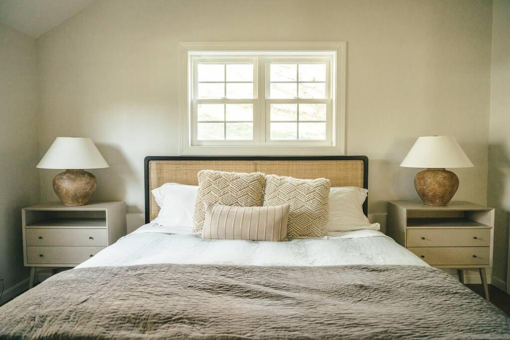 Cozy Cottage, Hot Tub, Fire Pit, 15Min To Hudson And Hiking Catskill Bagian luar foto