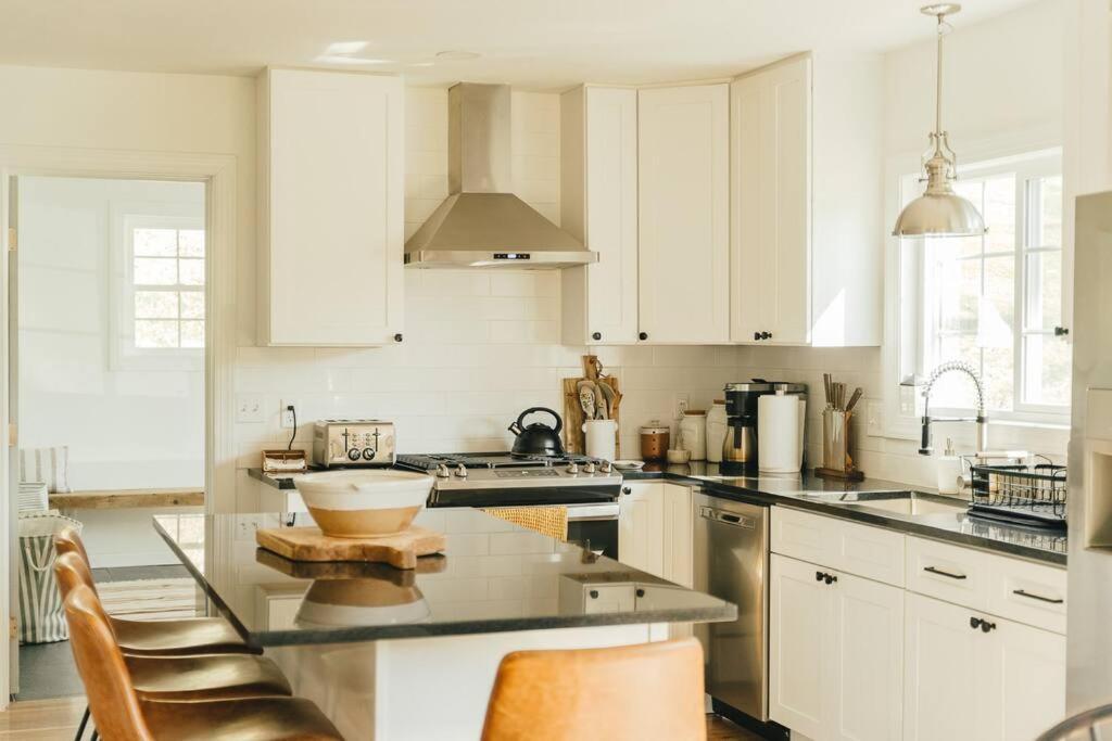 Cozy Cottage, Hot Tub, Fire Pit, 15Min To Hudson And Hiking Catskill Bagian luar foto