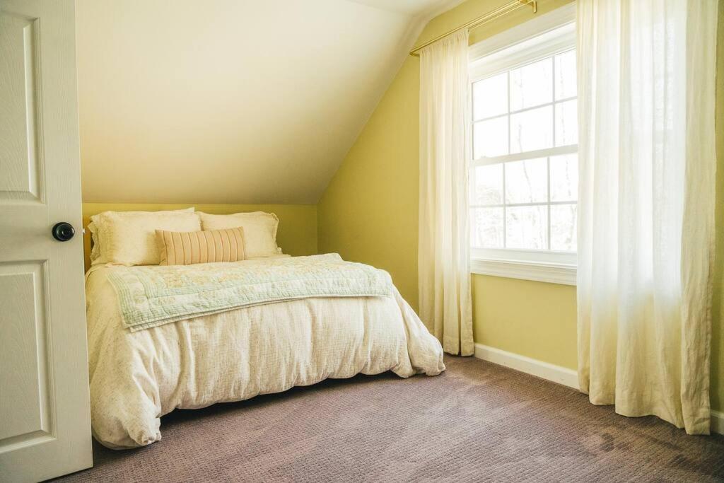 Cozy Cottage, Hot Tub, Fire Pit, 15Min To Hudson And Hiking Catskill Bagian luar foto