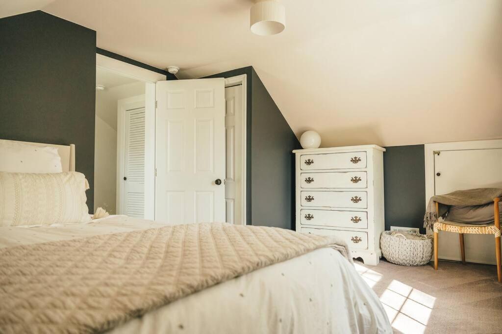 Cozy Cottage, Hot Tub, Fire Pit, 15Min To Hudson And Hiking Catskill Bagian luar foto